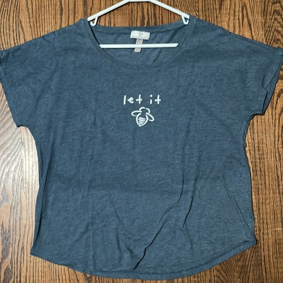 Let it Bee cute tee! Size XL. 🐝 - Picture 1 of 7